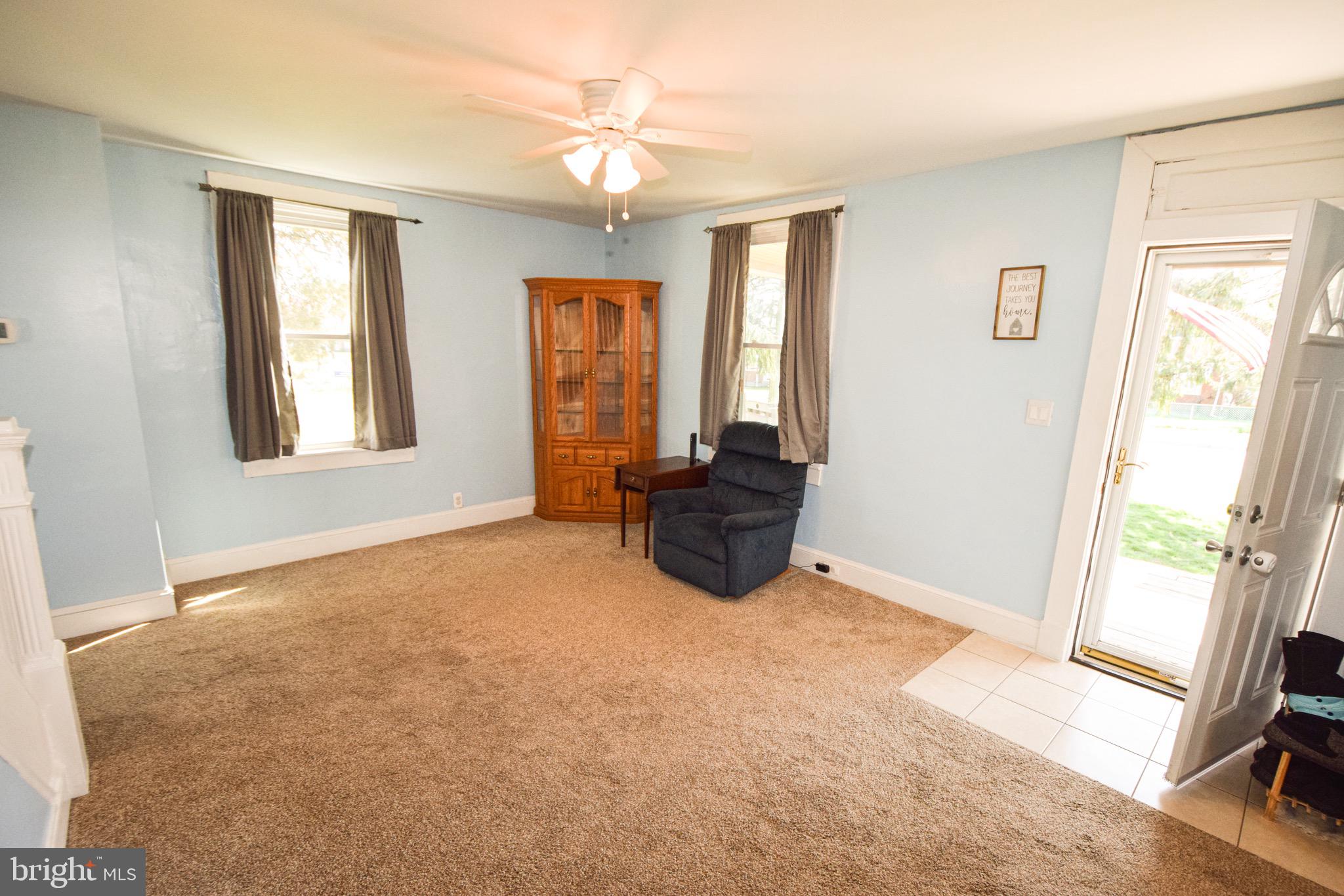 9740 Bird River Road Baltimore, MD 21220 - Photo 4 of 28 Living Room
