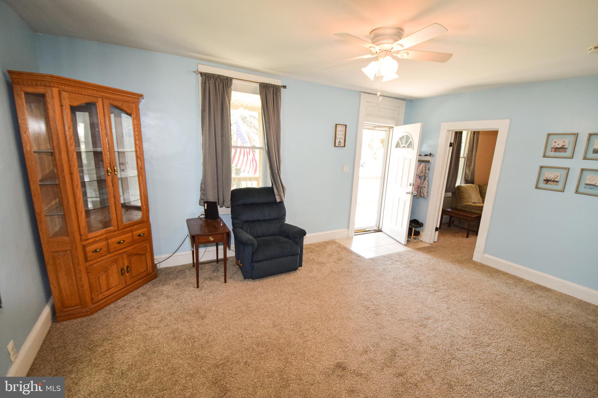 9740 Bird River Road Baltimore, MD 21220 - Photo 5 of 28 Living Room