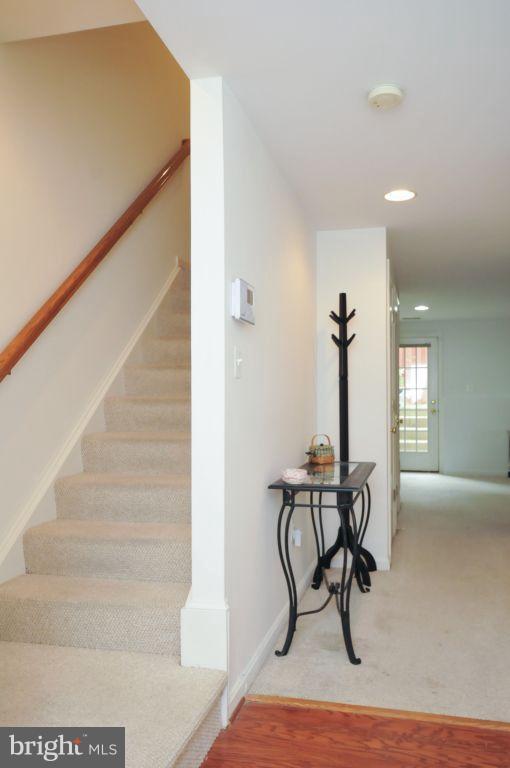 22011 Box Car Square Sterling, VA 20166 - Photo 3 of 23 Hall/foyer