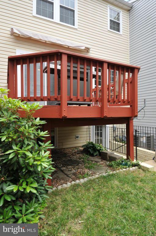 22011 Box Car Square Sterling, VA 20166 - Photo 22 of 23 Rear deck for entertaining