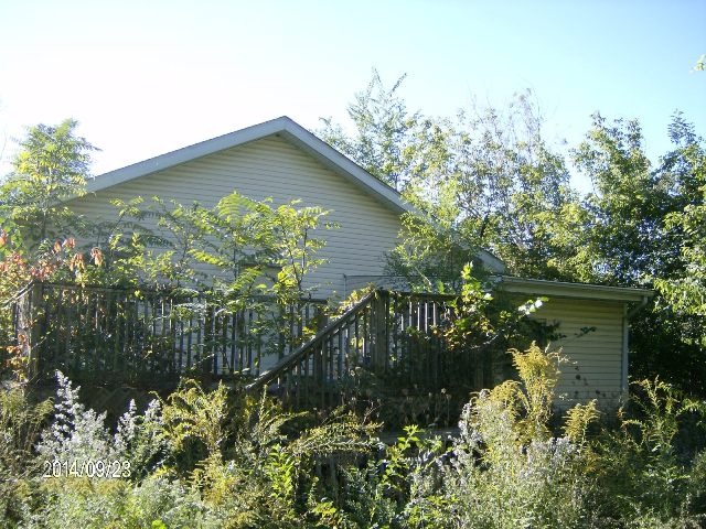 2106 Arthur Avenue Lockport, IL 60441 - Photo 9 of 12 a backyard of a house with lots of green space