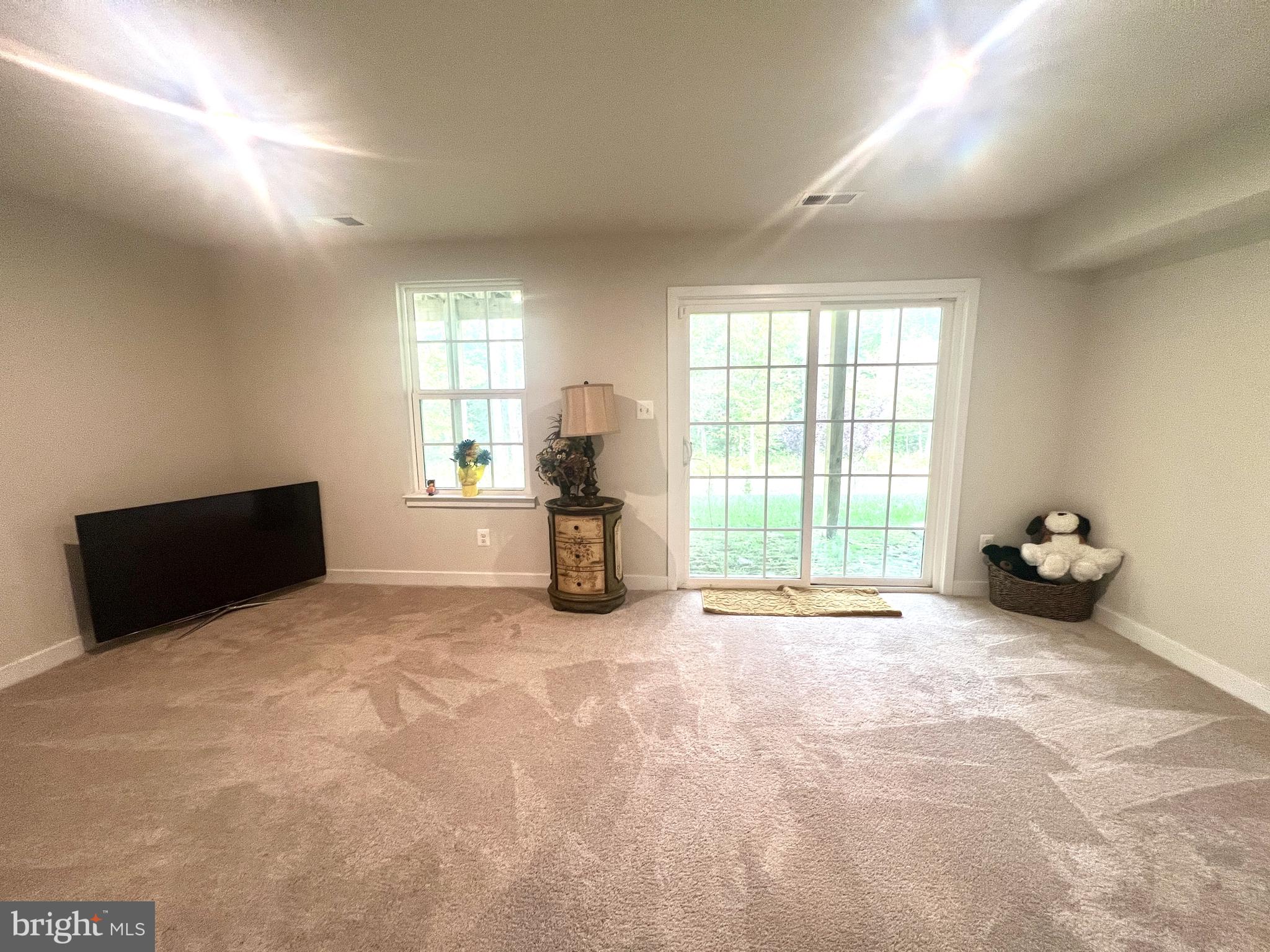 2060 Rivers Drive Newark, DE 19702 - Photo 8 of 25 a view of an empty room with a window