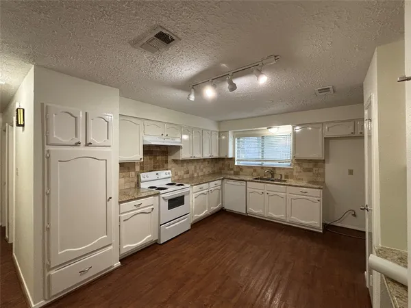 $2,100 | 12614 Campos Drive, Houston, TX 77065