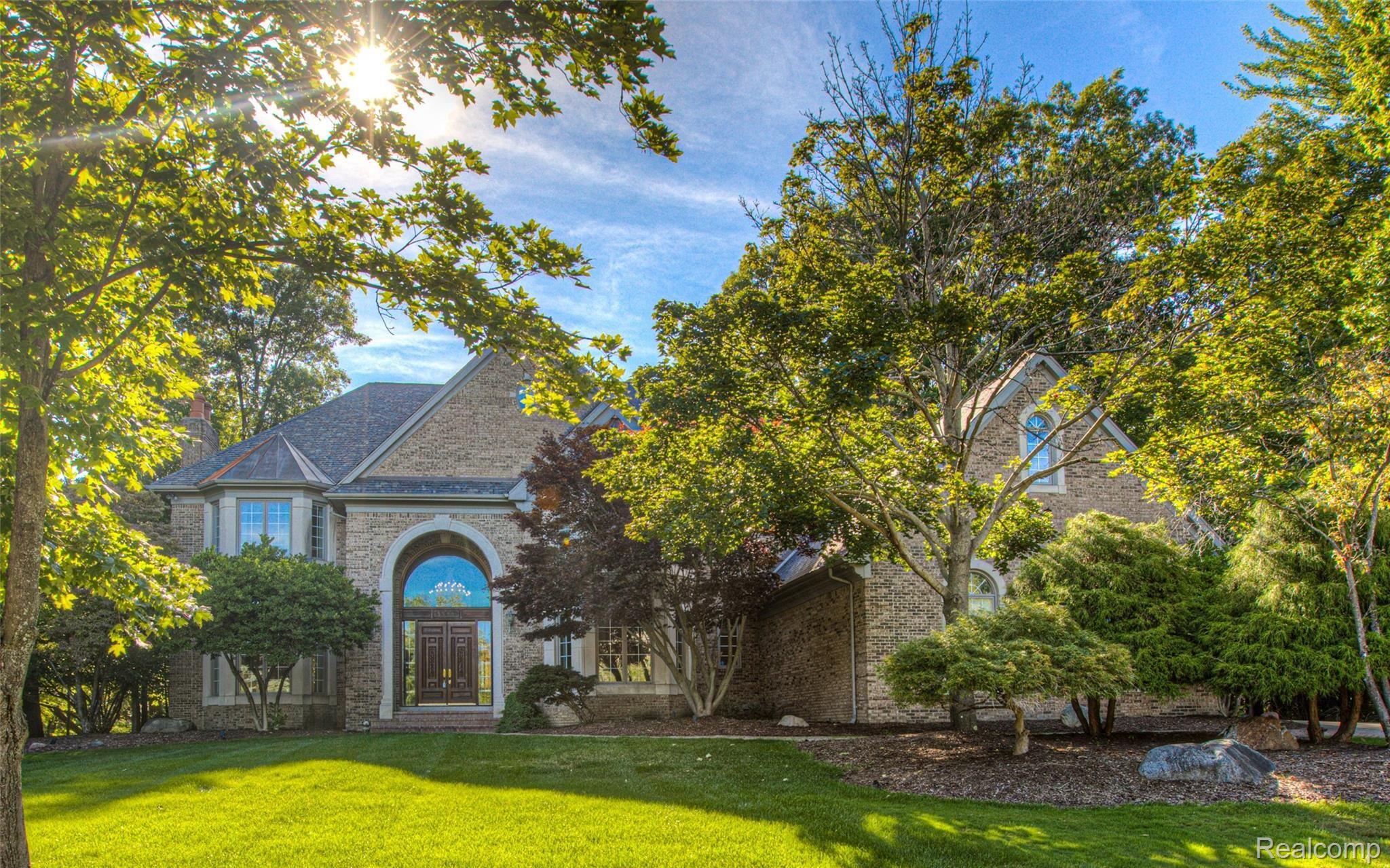5590 Carrollton Court Rochester, MI 48306 - Photo 48 of 51 46 - Amazing Landscape.jpg