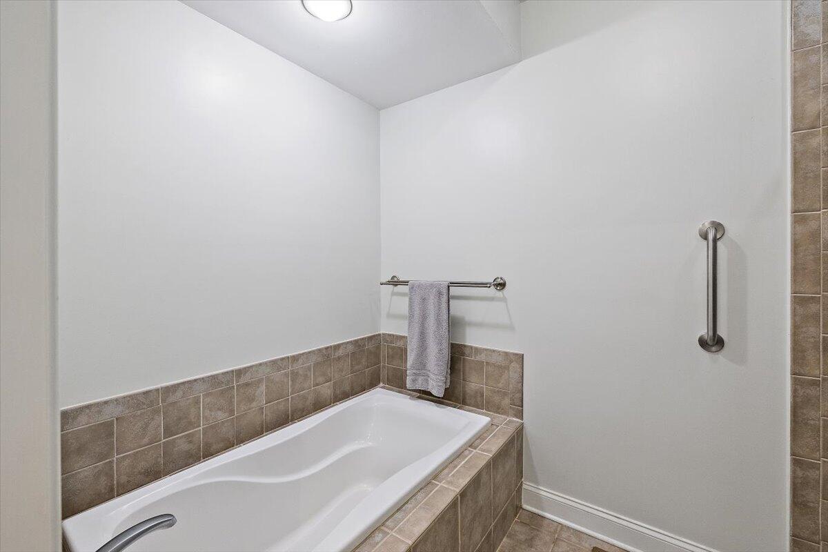 1169 Dingle Road Mount Pleasant, SC 29466 - Photo 16 of 31 Soaking tub