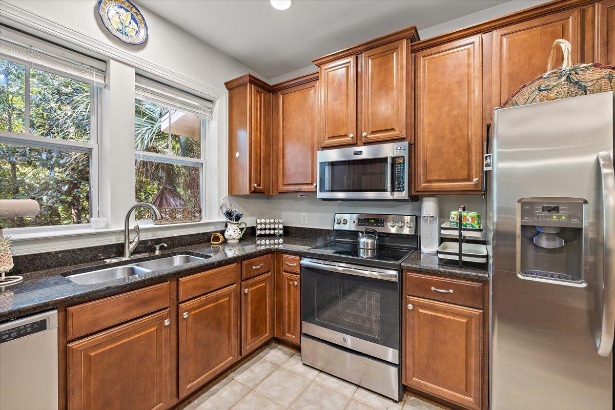 1169 Dingle Road Mount Pleasant, SC 29466 - Photo 7 of 31 Stainless appliances