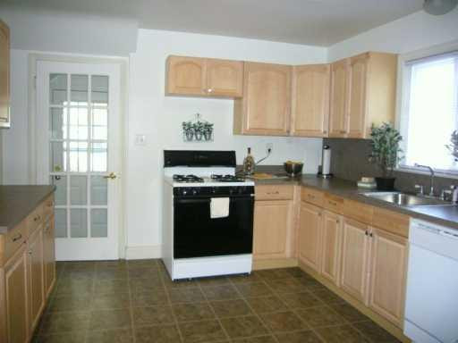 504 Maple Ridge Ann Arbor, MI 48103 - Photo 5 of 8 Photo 5