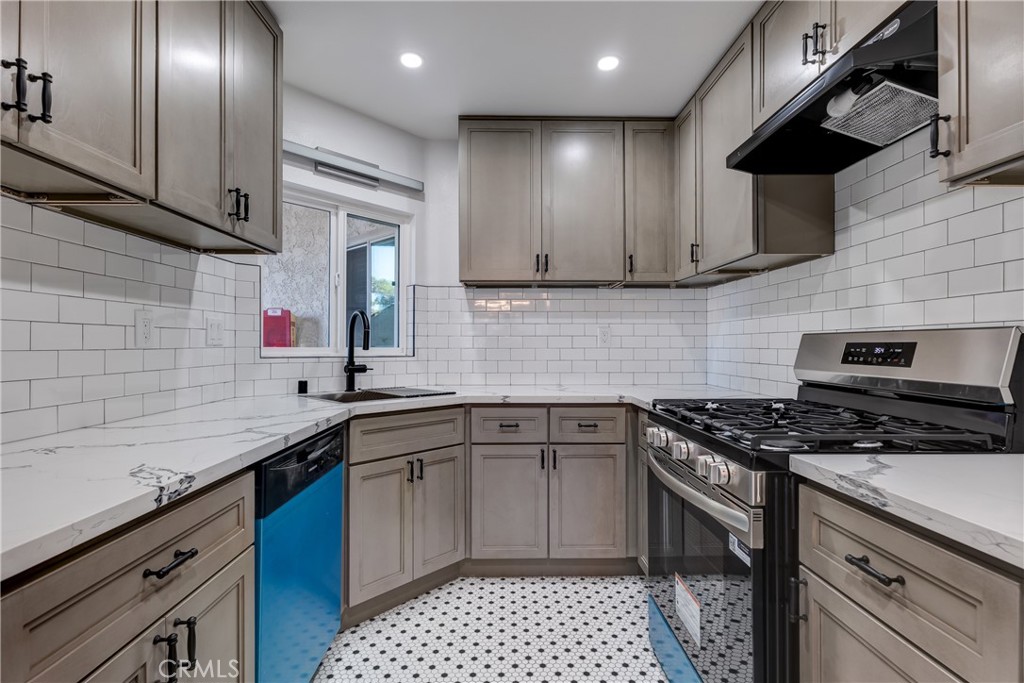 1742 Sinaloa Road, Unit 329 Simi Valley, CA 93065 - Photo 1 of 16