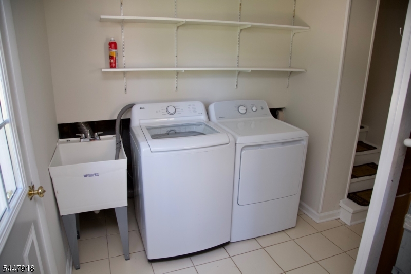 41 Beechwood Road Florham Park, NJ 07932 - Photo 14 of 27 Gallery Image 14