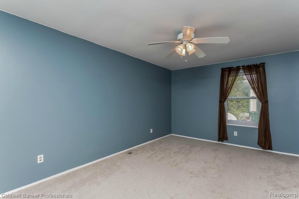 2300 North Fairview Lane Rochester, MI 48306 - Photo 23 of 43 023-Bedroom-1936238-medium.jpg