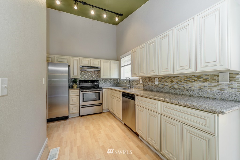 1824 225th Street Southeast Bothell, WA 98021 - Photo 3 of 15