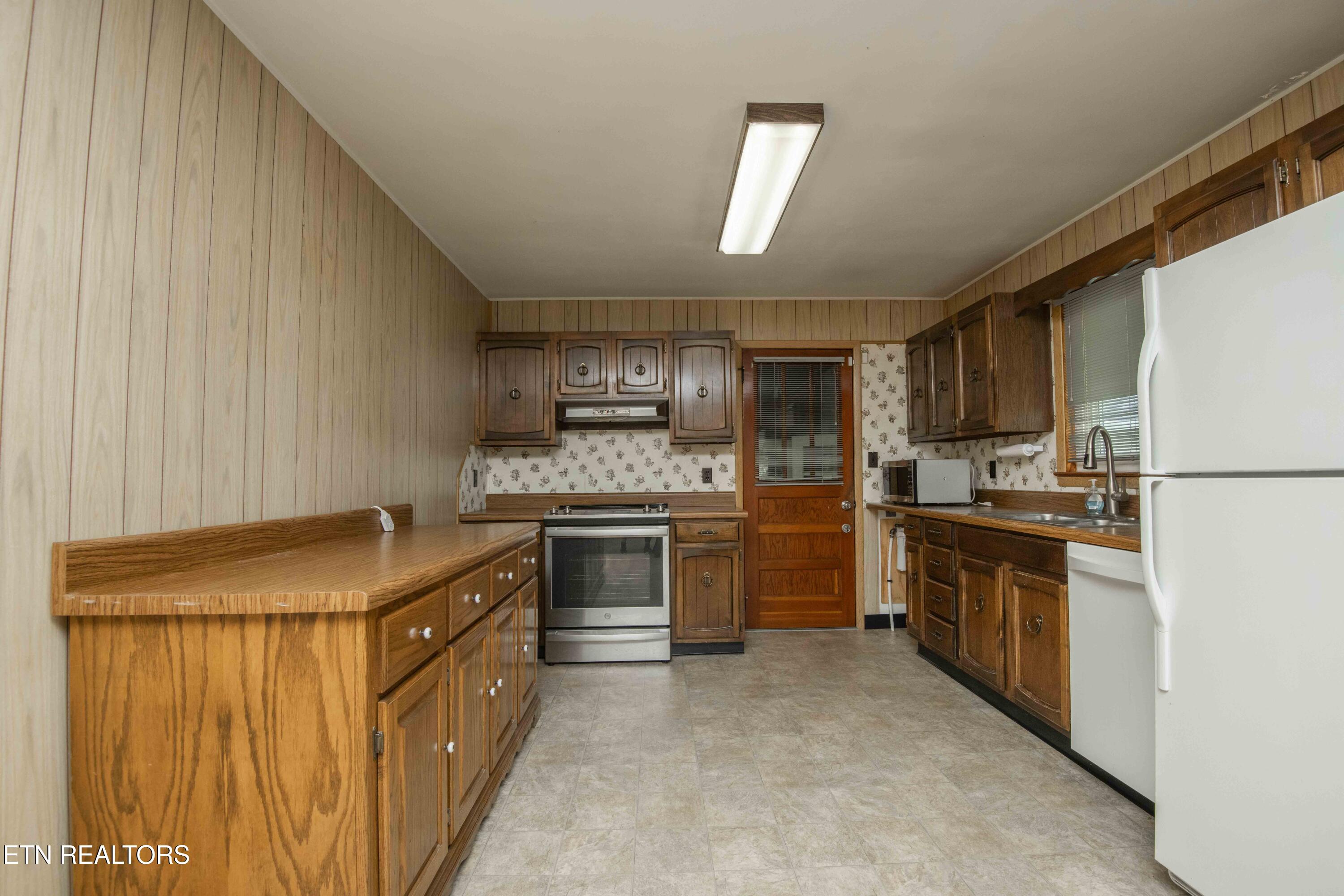 509 Riverside Drive Clinton, TN 37716 - Photo 12 of 52 kitchen 2_1