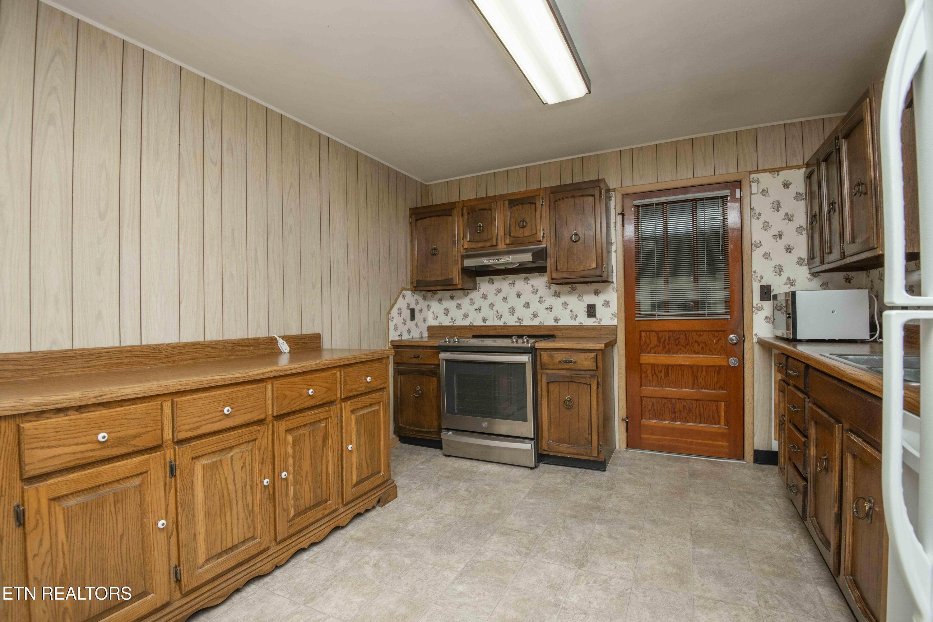 509 Riverside Drive Clinton, TN 37716 - Photo 13 of 52 kitchen 1_1