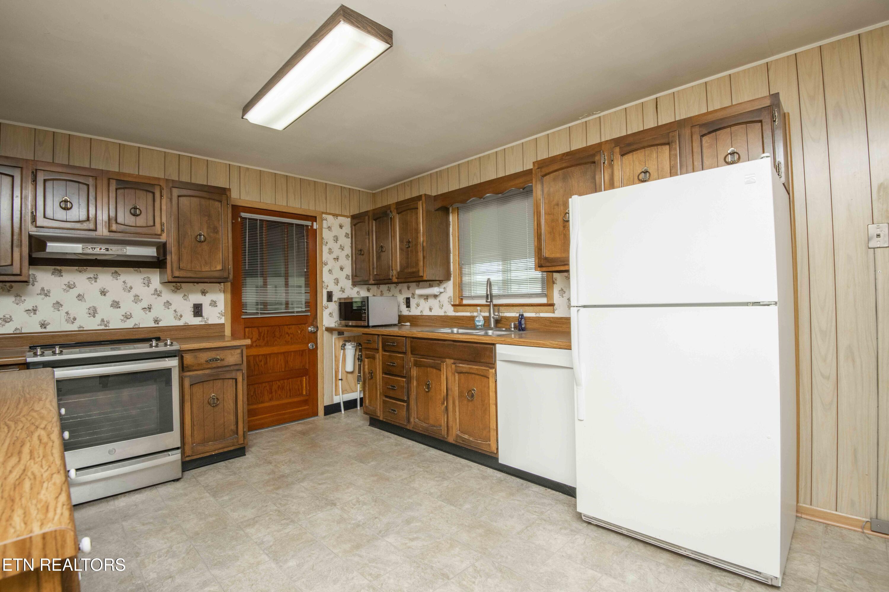 509 Riverside Drive Clinton, TN 37716 - Photo 14 of 52 kitchen 5_1
