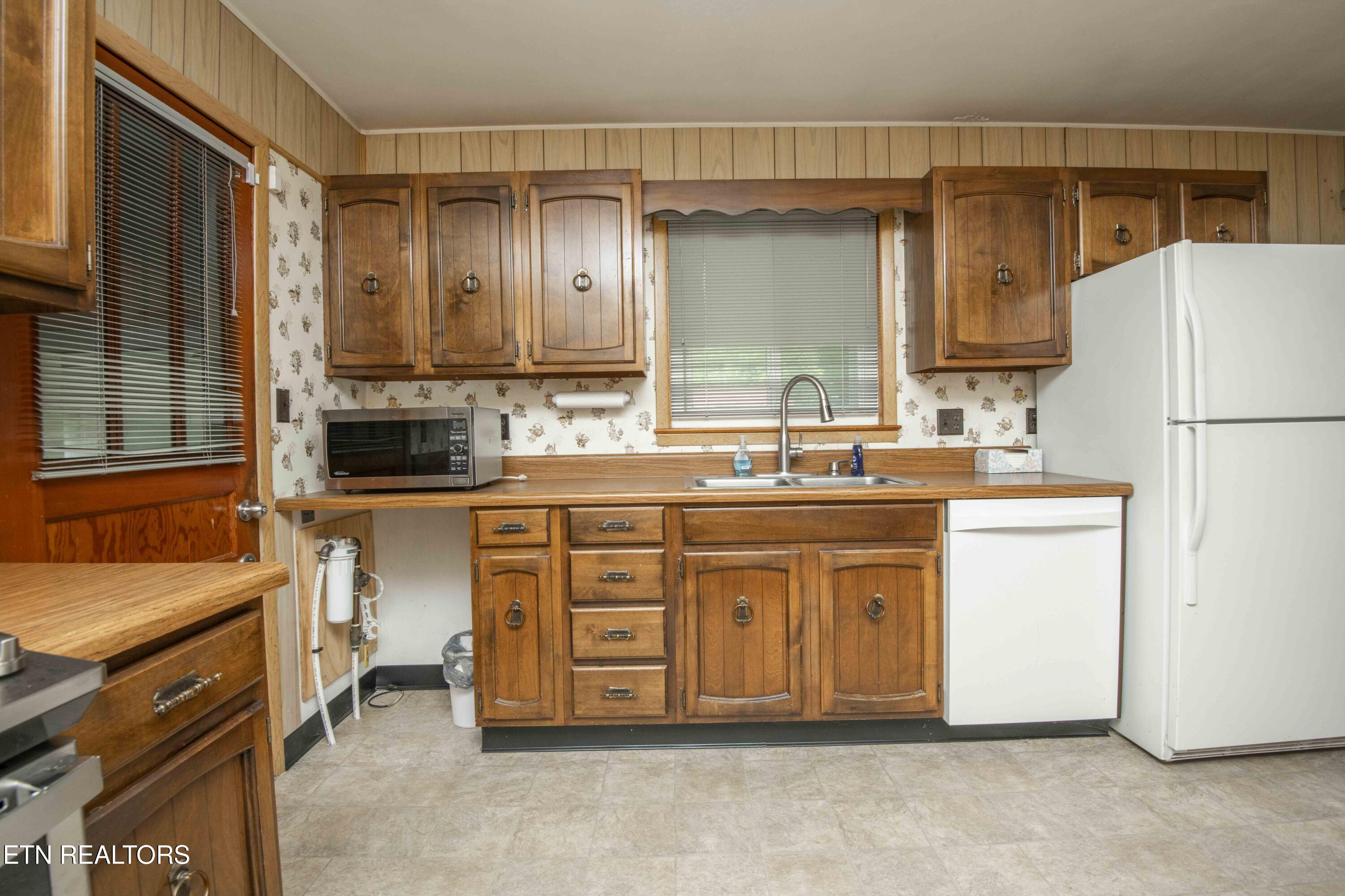 509 Riverside Drive Clinton, TN 37716 - Photo 16 of 52 kitchen_1