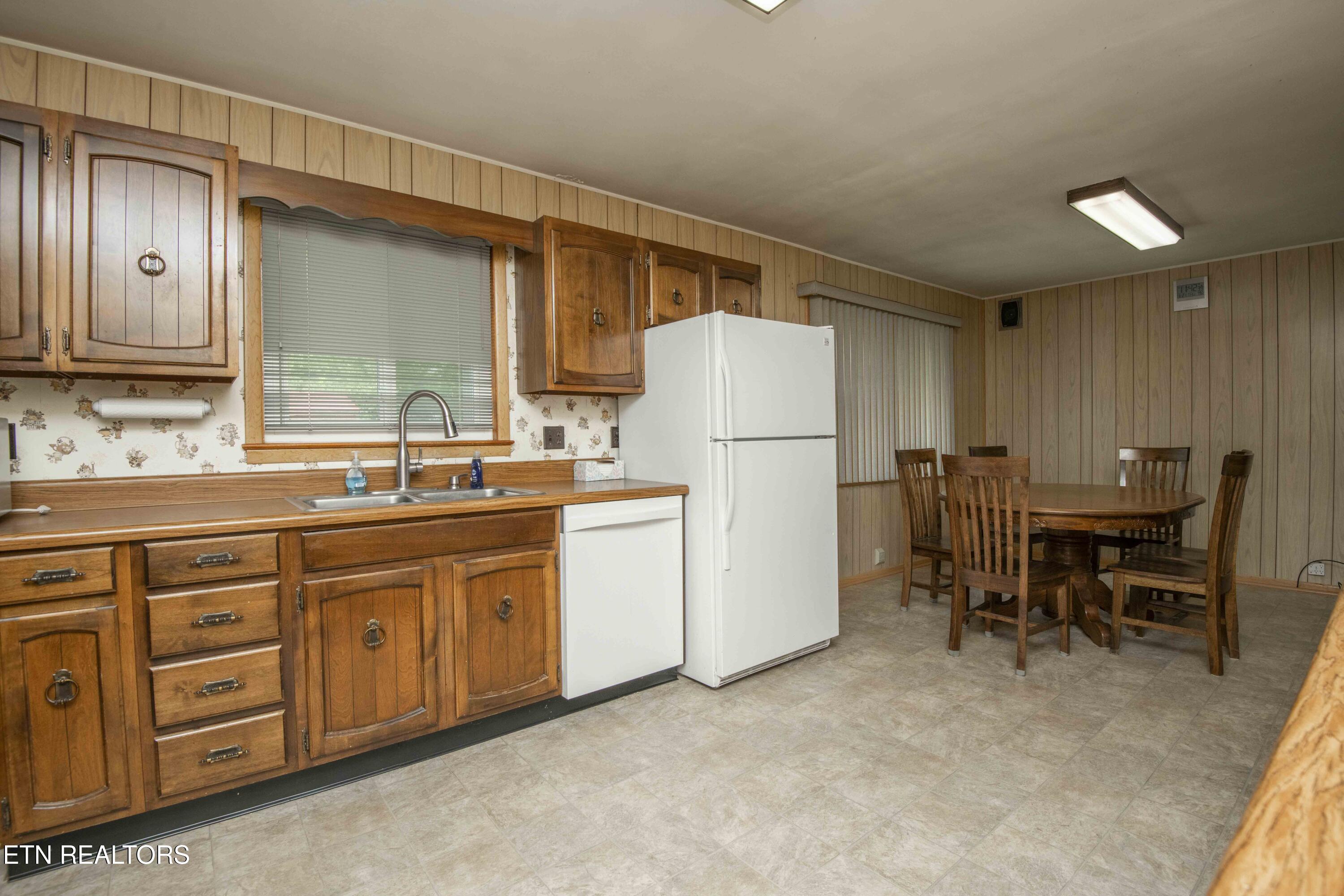 509 Riverside Drive Clinton, TN 37716 - Photo 17 of 52 kitchen 7_1