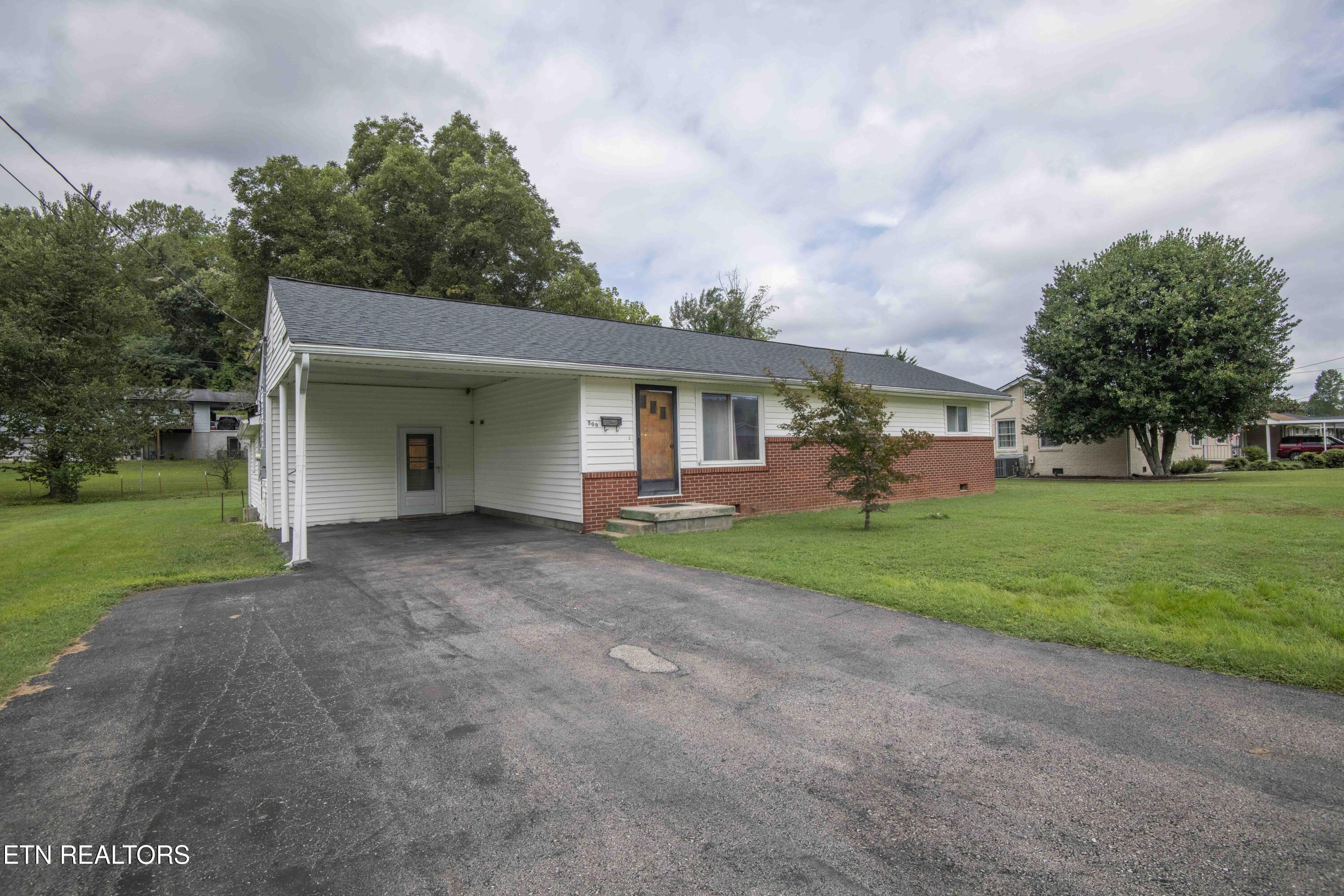 509 Riverside Drive Clinton, TN 37716 - Photo 2 of 52 exterior 2_1