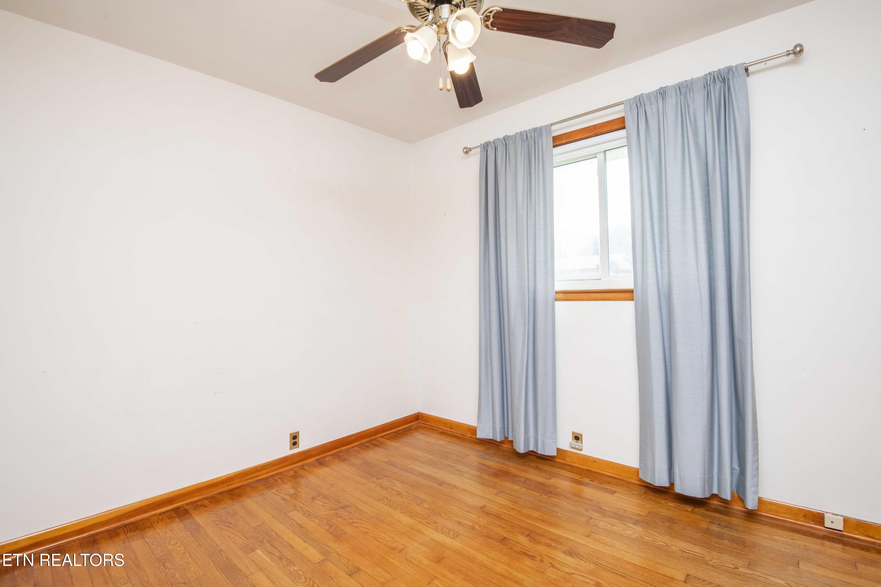 509 Riverside Drive Clinton, TN 37716 - Photo 23 of 52 bed 3_1