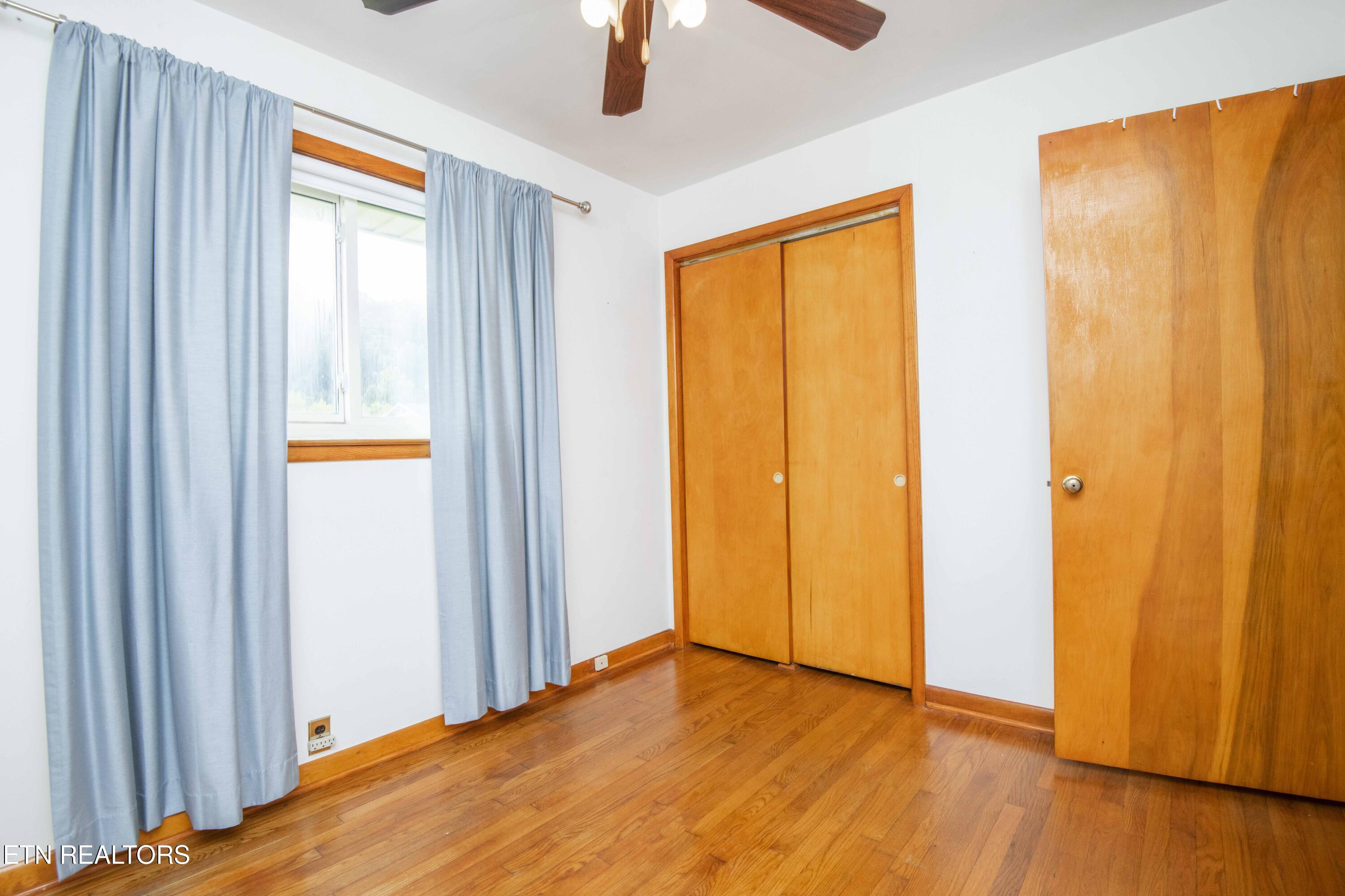 509 Riverside Drive Clinton, TN 37716 - Photo 25 of 52 bed_1