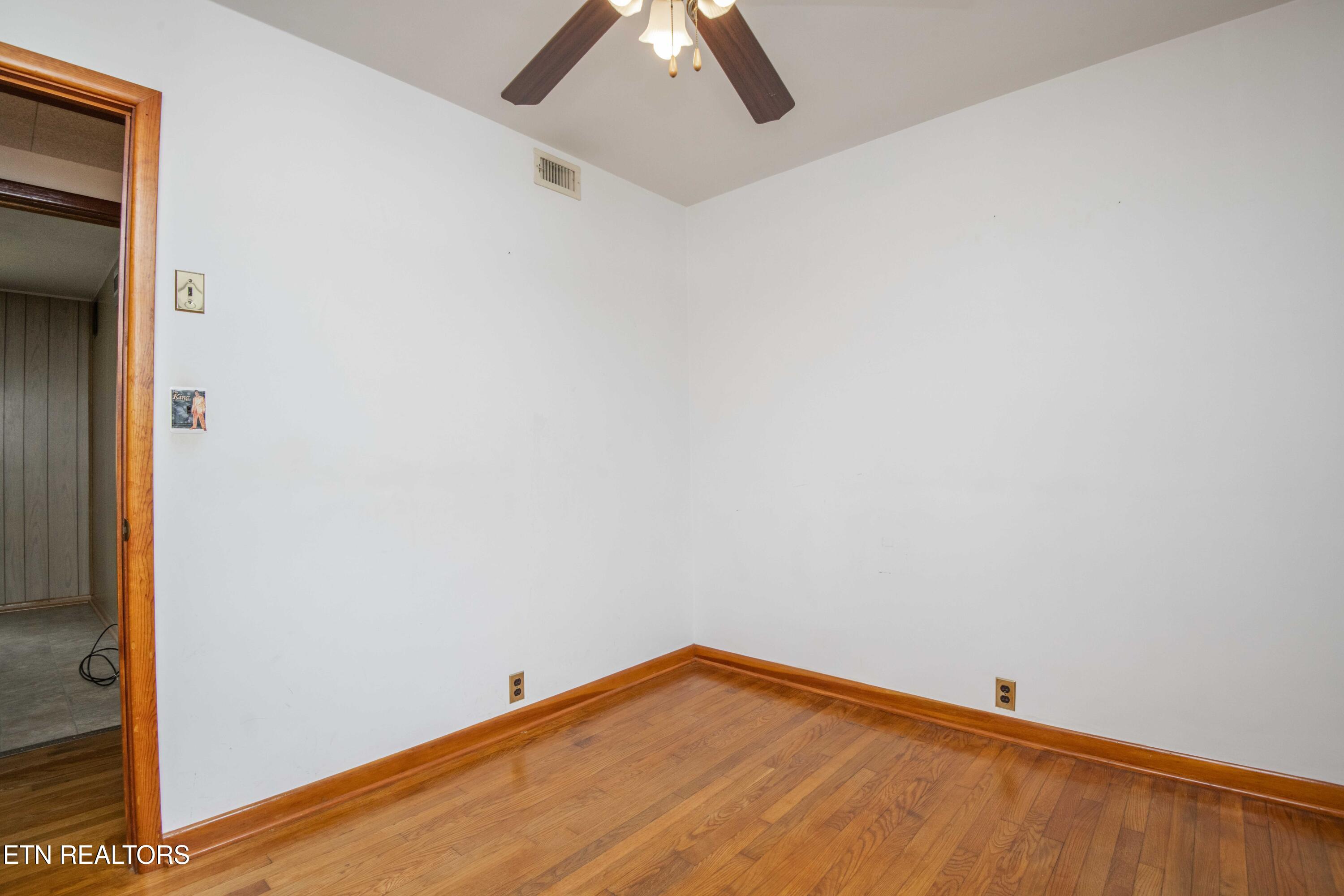 509 Riverside Drive Clinton, TN 37716 - Photo 26 of 52 bed 2_1