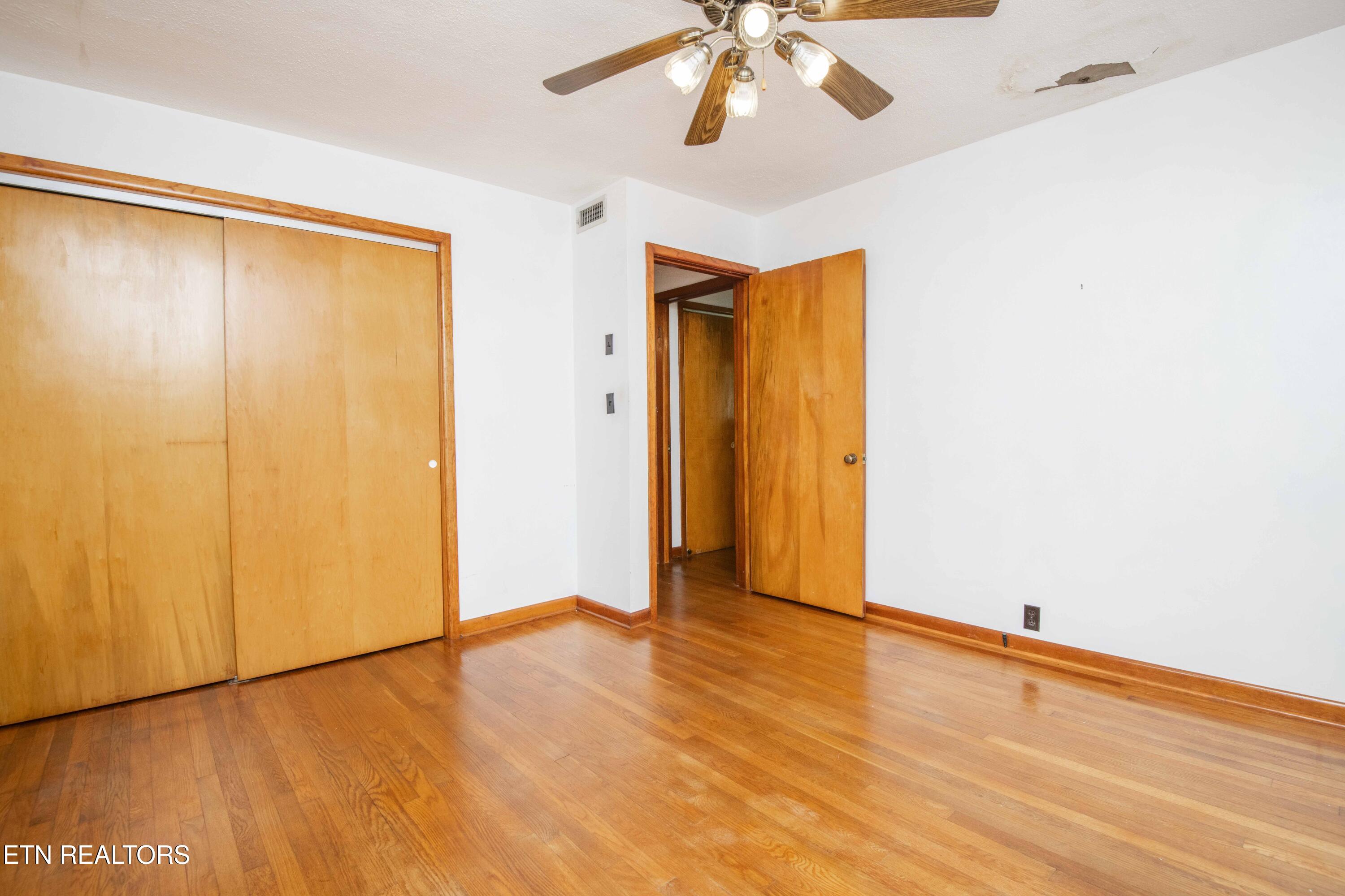 509 Riverside Drive Clinton, TN 37716 - Photo 28 of 52 second bed 1_1