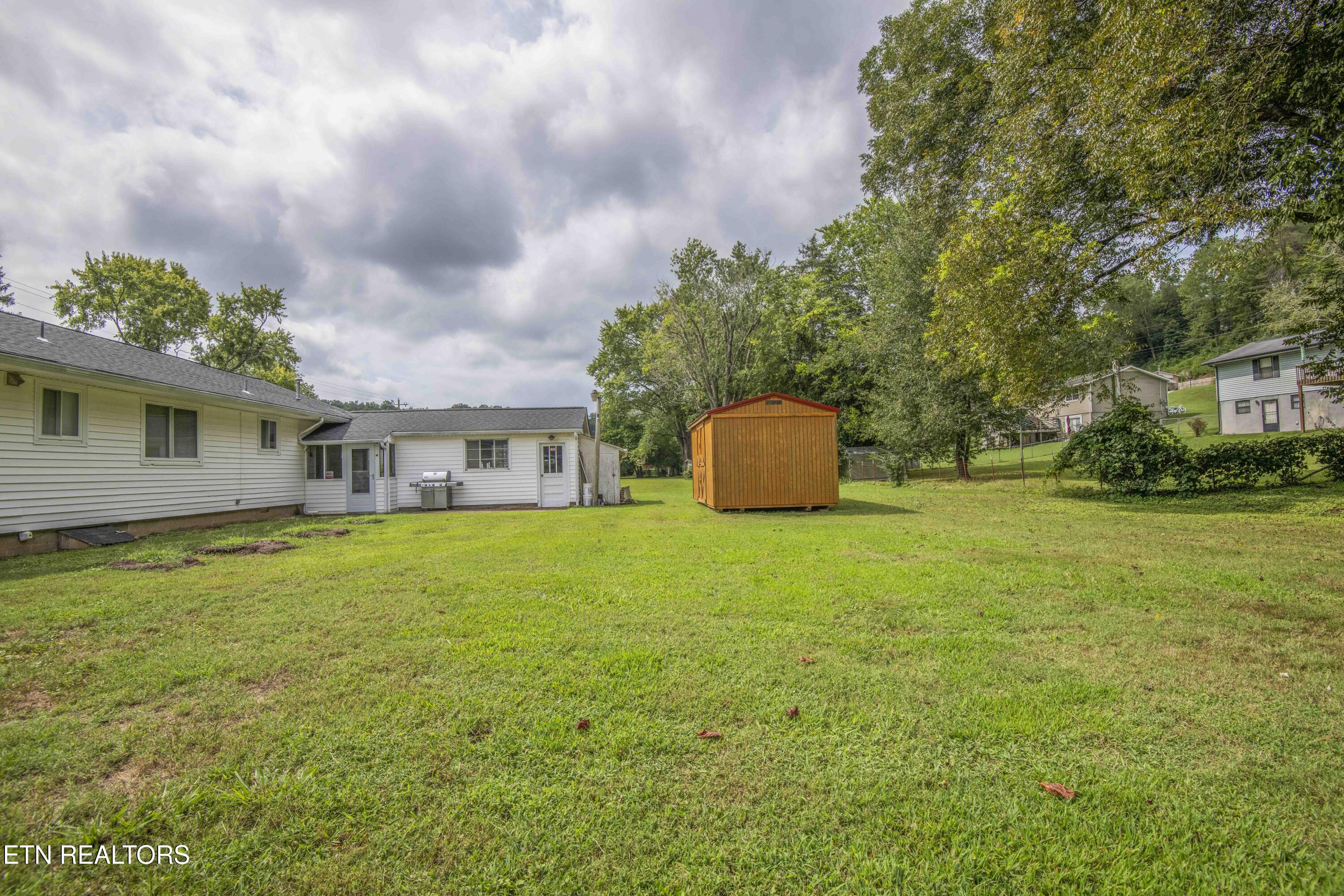 509 Riverside Drive Clinton, TN 37716 - Photo 40 of 52 yard 3_1