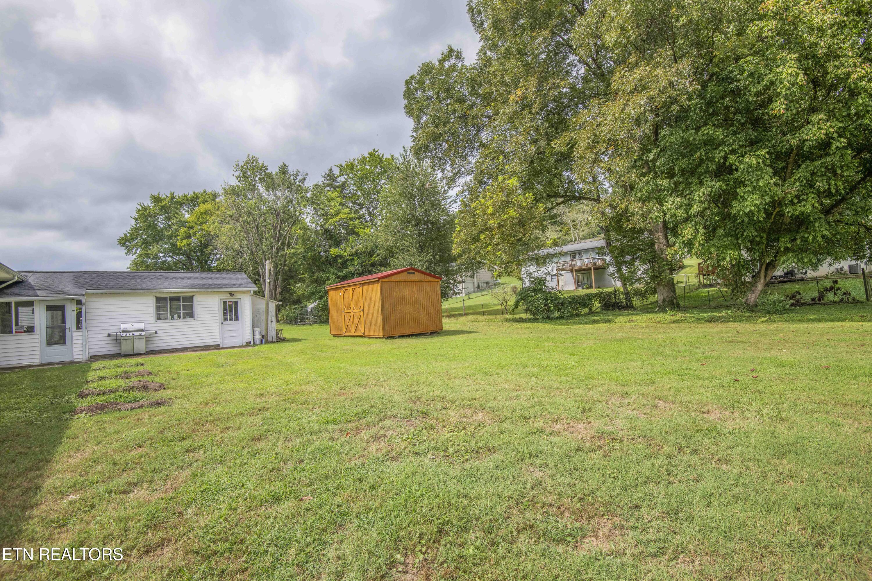509 Riverside Drive Clinton, TN 37716 - Photo 41 of 52 yard 5_1