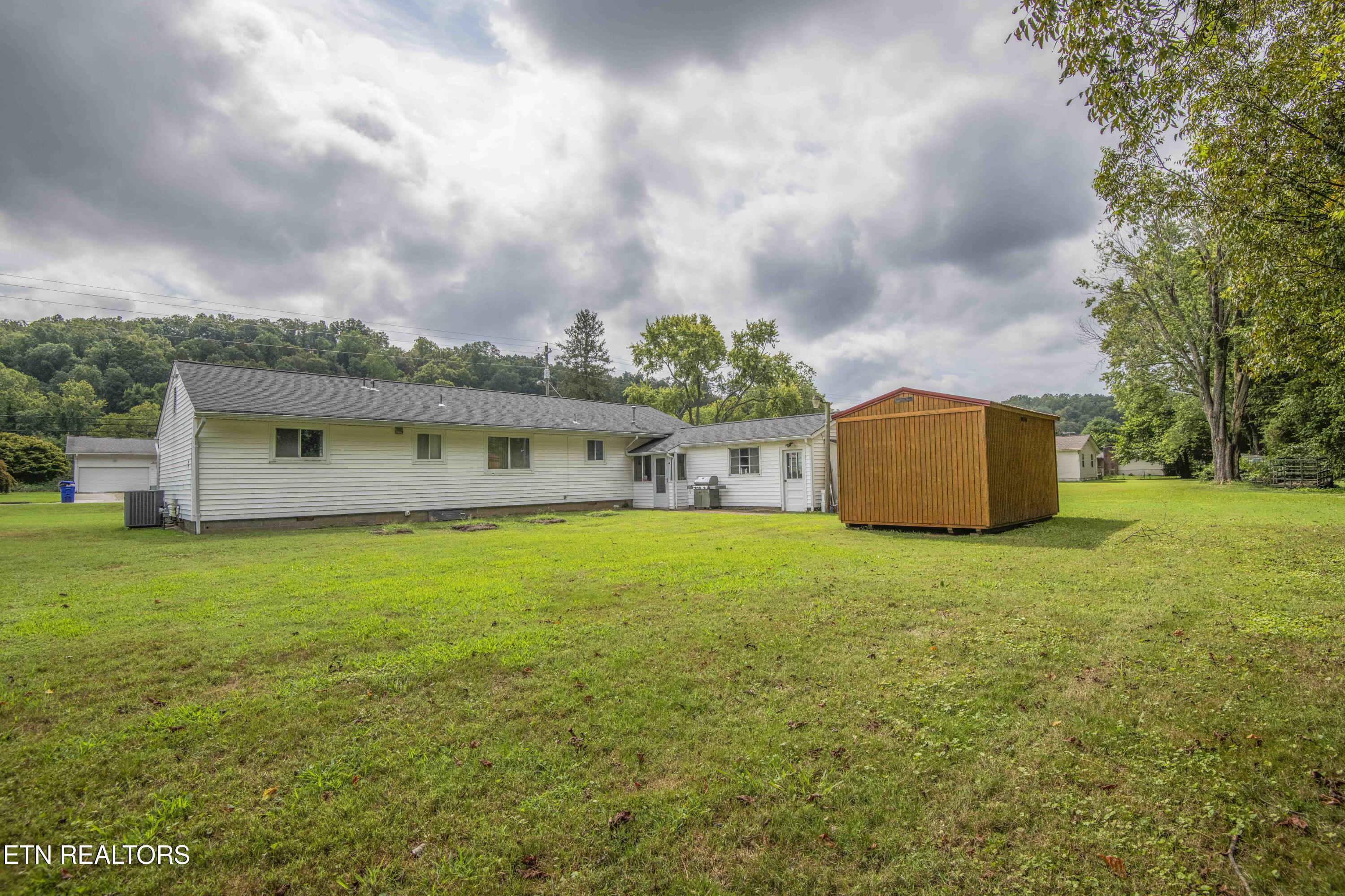 509 Riverside Drive Clinton, TN 37716 - Photo 45 of 52 yard 2_1