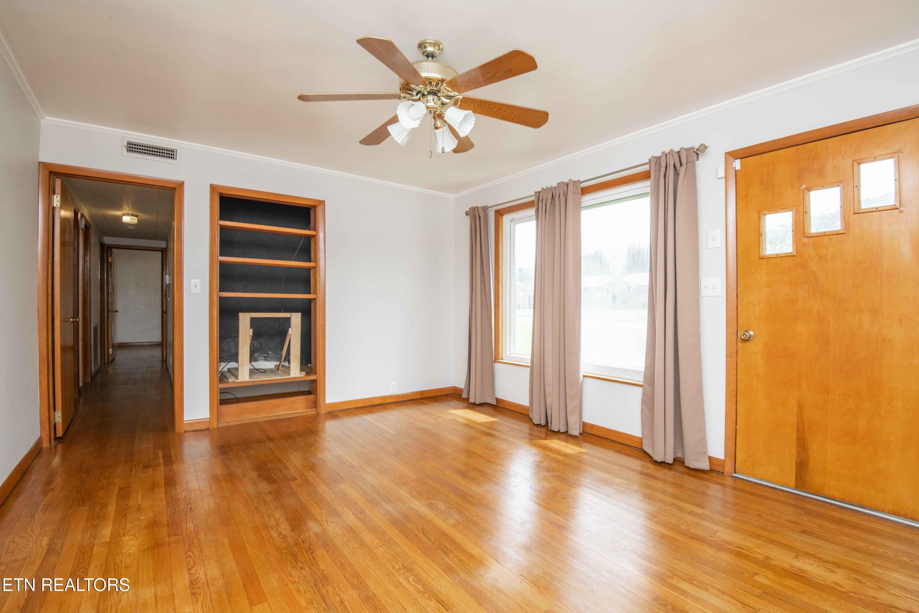 509 Riverside Drive Clinton, TN 37716 - Photo 8 of 52 living 1_1