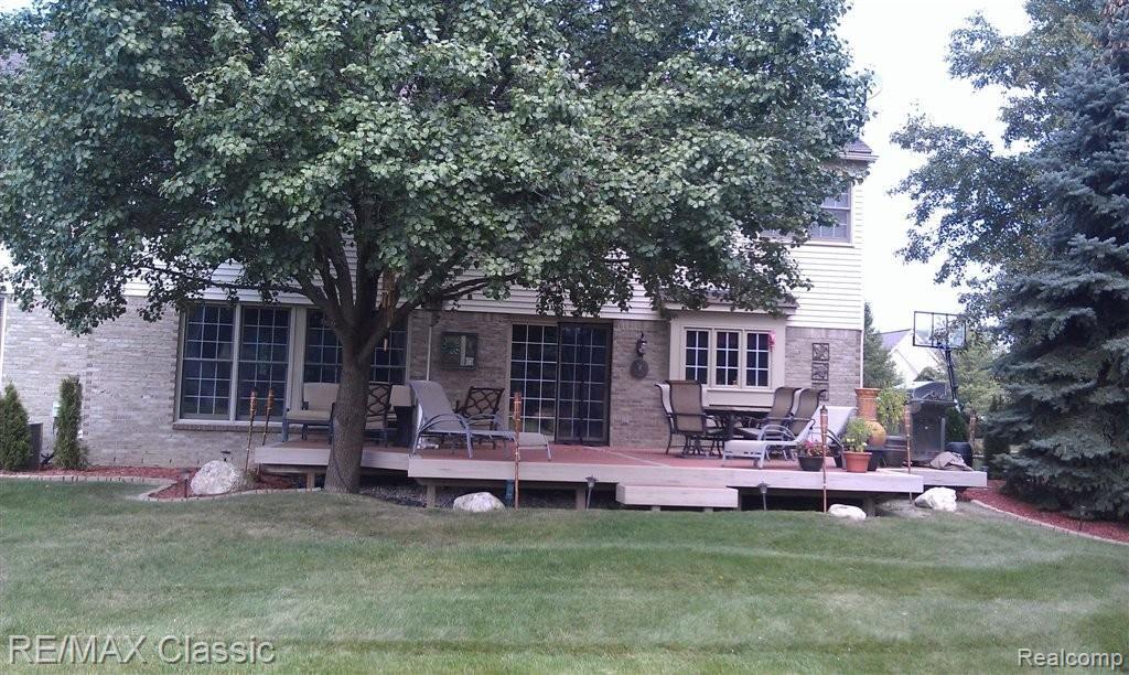 46419 Mornington Road Canton, MI 48188 - Photo 6 of 35 rear