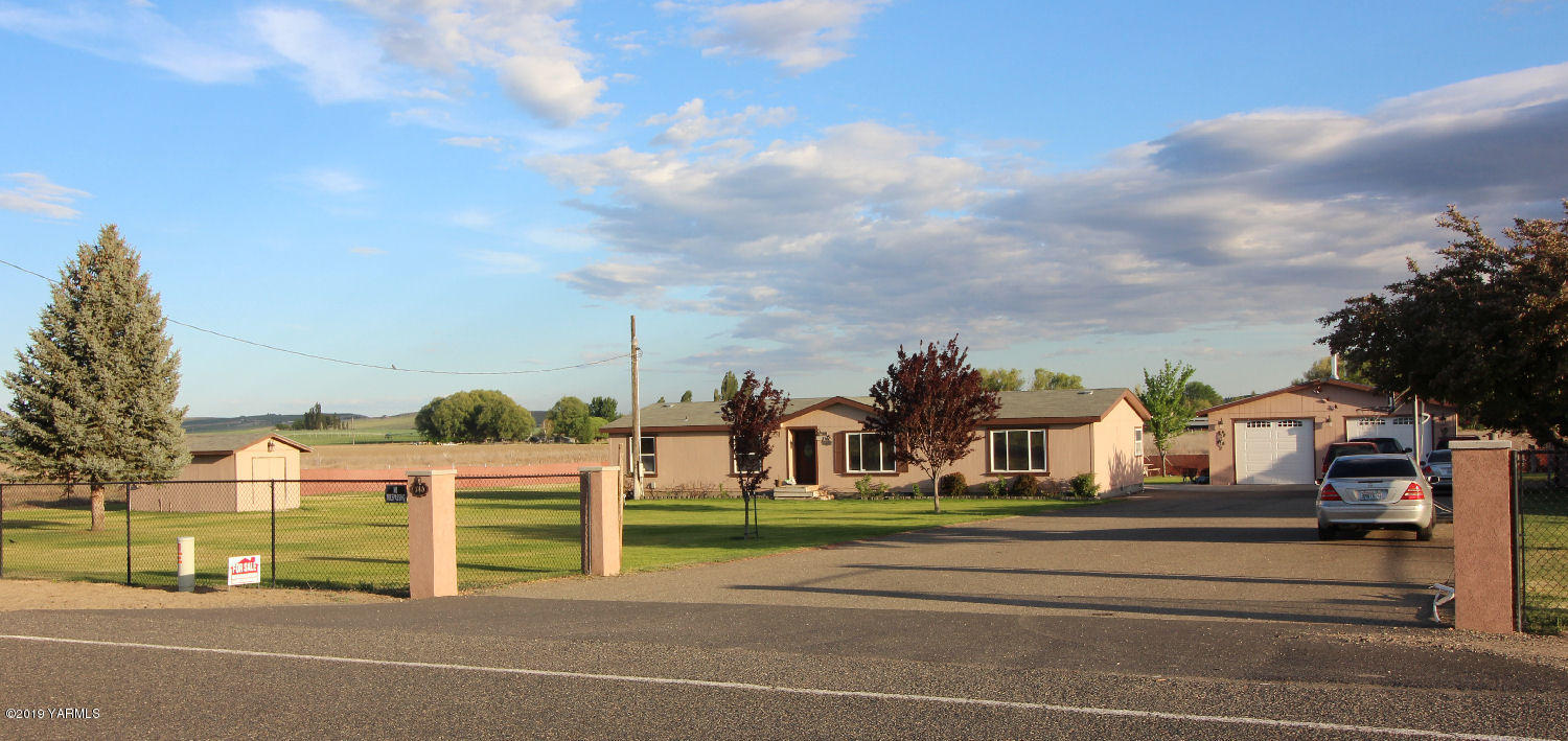 740 Barker Road Granger, WA 98932 - Photo 14 of 19 a view of a house with a street