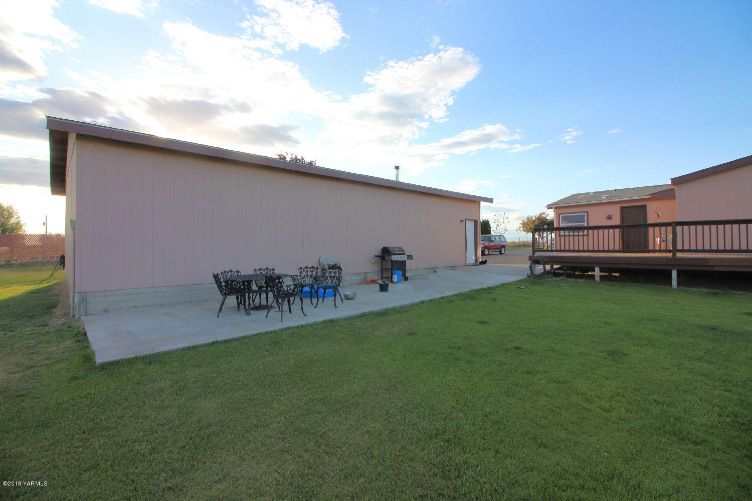 740 Barker Road Granger, WA 98932 - Photo 15 of 19 a backyard of a house with table and chairs