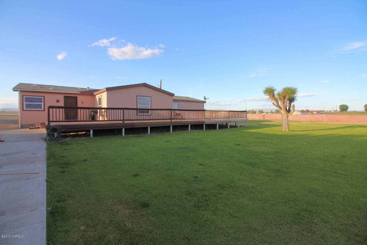 740 Barker Road Granger, WA 98932 - Photo 18 of 19 a backyard of a house with lots of green space