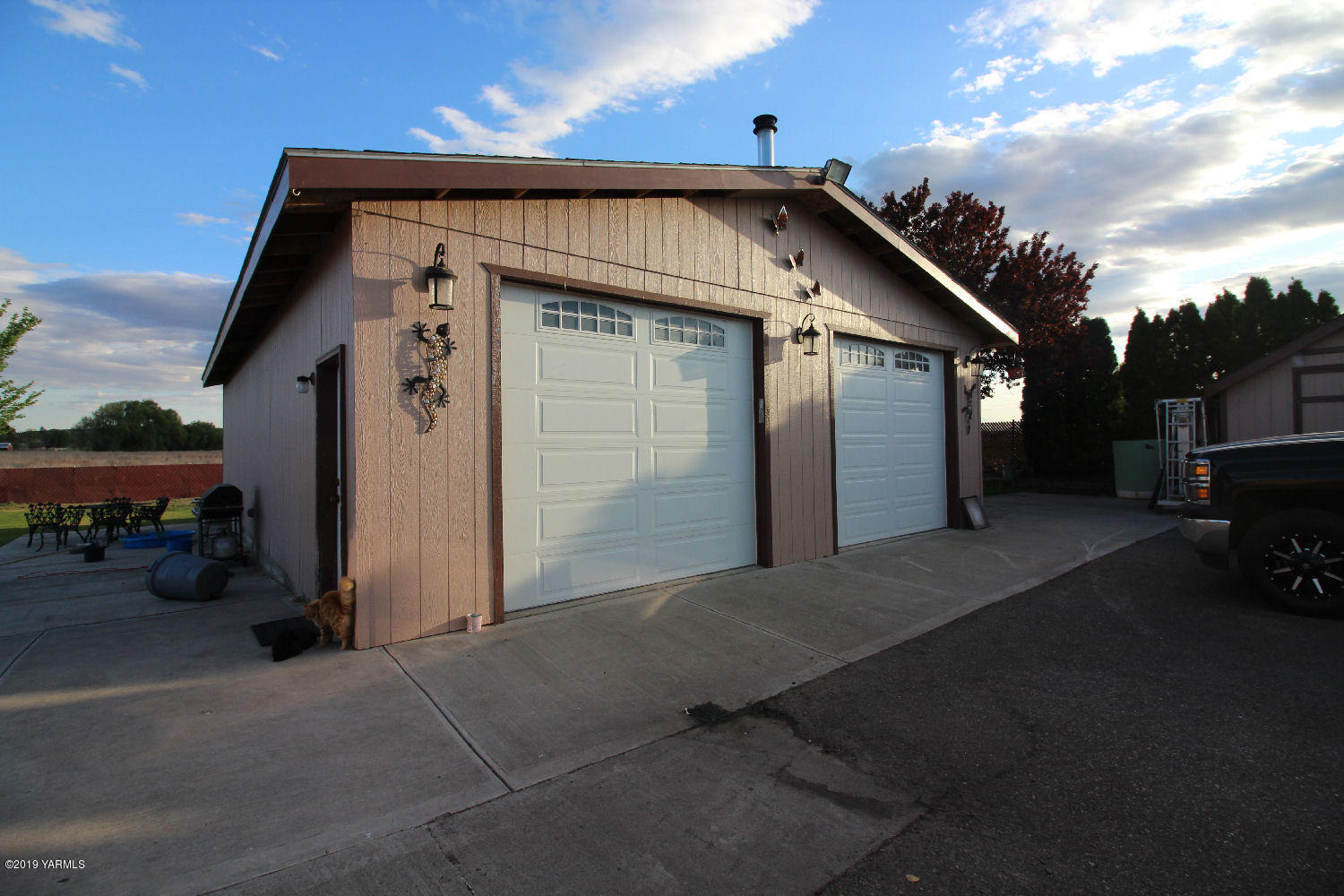 740 Barker Road Granger, WA 98932 - Photo 19 of 19 a view of backyard of house and car parked