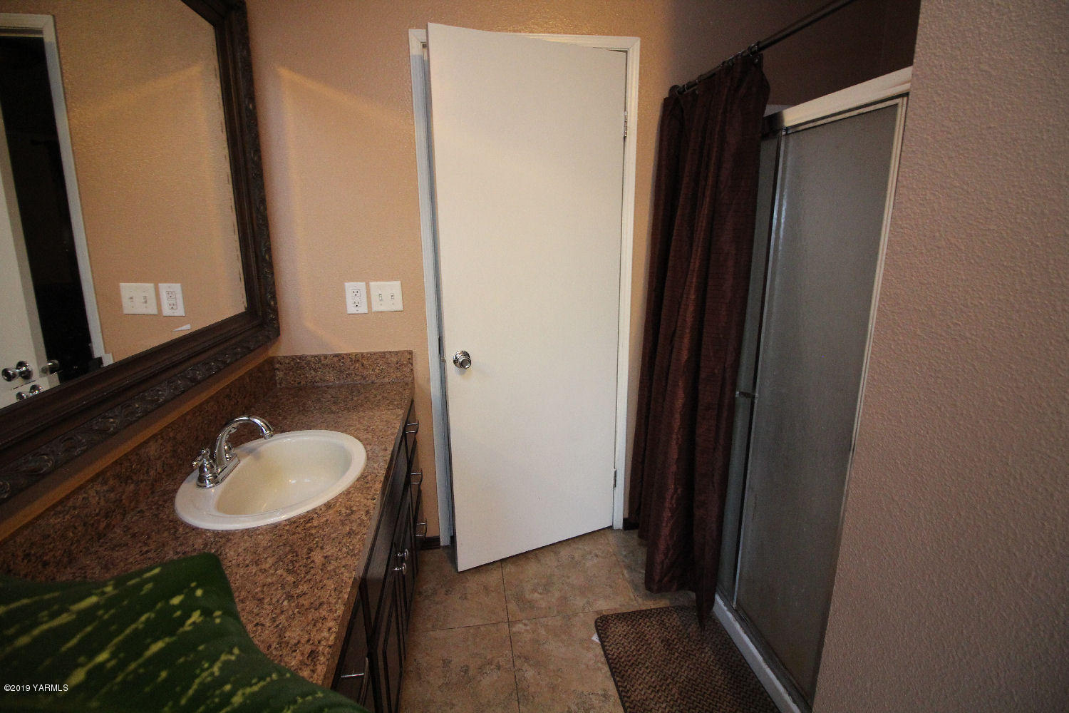 740 Barker Road Granger, WA 98932 - Photo 8 of 19 a bathroom with a sink and a mirror