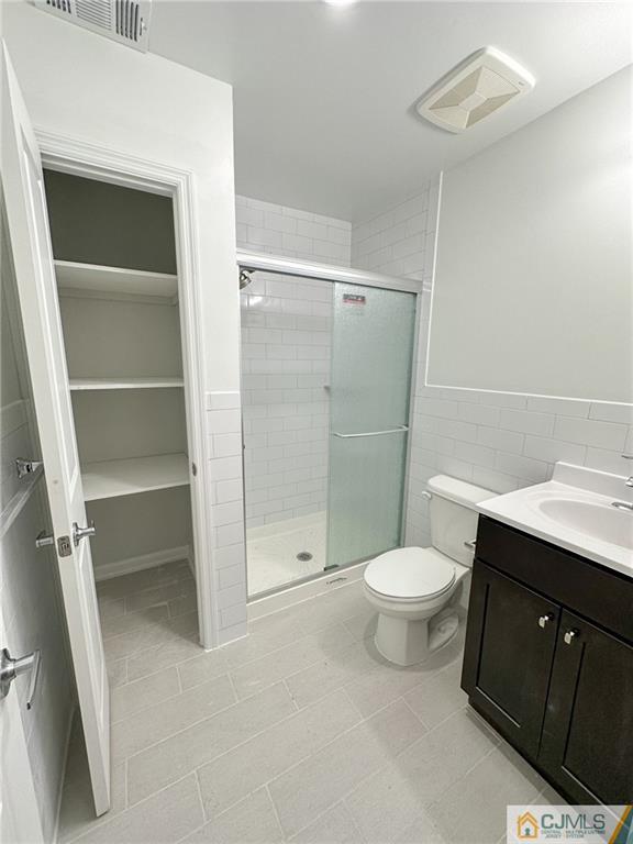 4301 Hana Road Edison, NJ 08817 - Photo 28 of 37 a bathroom with a toilet sink and shower