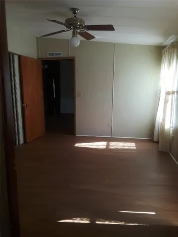 a view of empty room with window