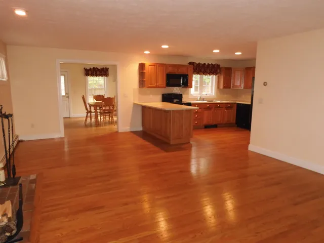 $589,900 | 27 Martins Ferry Road, Hooksett, NH 03106