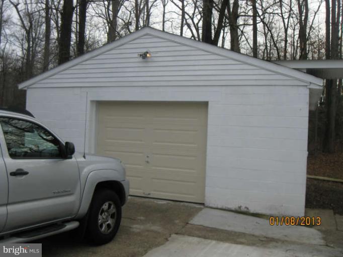 6808 Woodland Road Morningside, MD 20746 - Photo 4 of 11 Exterior (Garage)