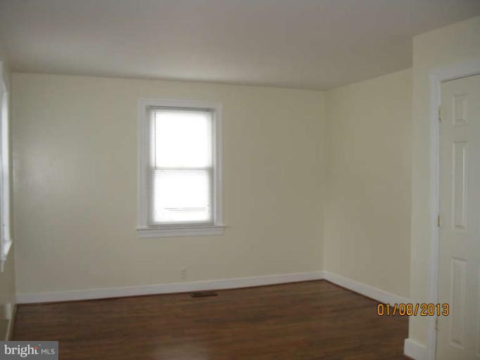 6808 Woodland Road Morningside, MD 20746 - Photo 10 of 11 Interior (Living Room)