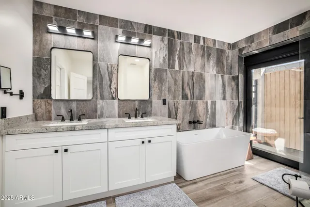 $1,150,000 | 2201 East Shea Boulevard, Phoenix, AZ 85028