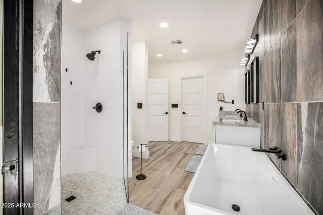 $1,150,000 | 2201 East Shea Boulevard, Phoenix, AZ 85028