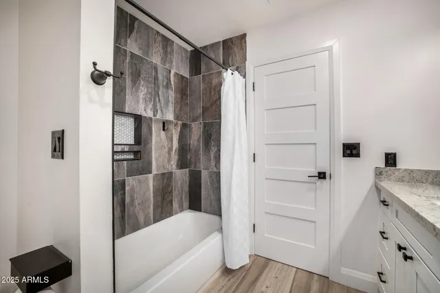 $1,150,000 | 2201 East Shea Boulevard, Phoenix, AZ 85028