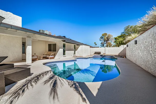 $1,150,000 | 2201 East Shea Boulevard, Phoenix, AZ 85028