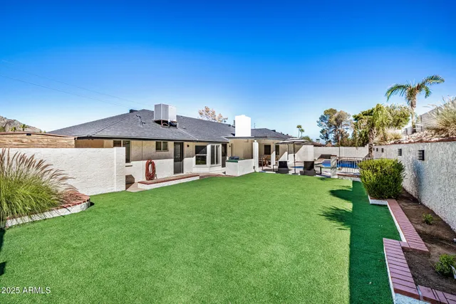 $1,150,000 | 2201 East Shea Boulevard, Phoenix, AZ 85028