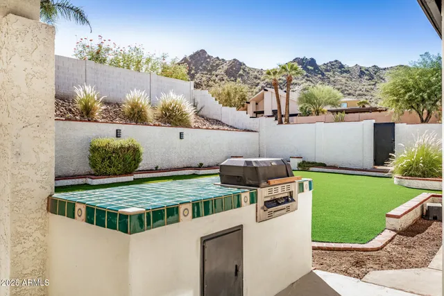 $1,150,000 | 2201 East Shea Boulevard, Phoenix, AZ 85028