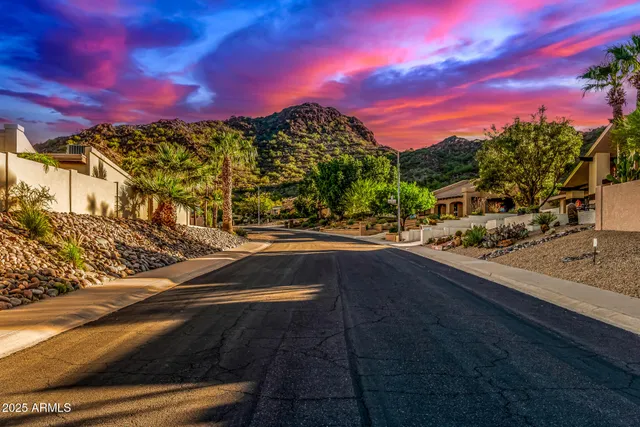 $1,150,000 | 2201 East Shea Boulevard, Phoenix, AZ 85028