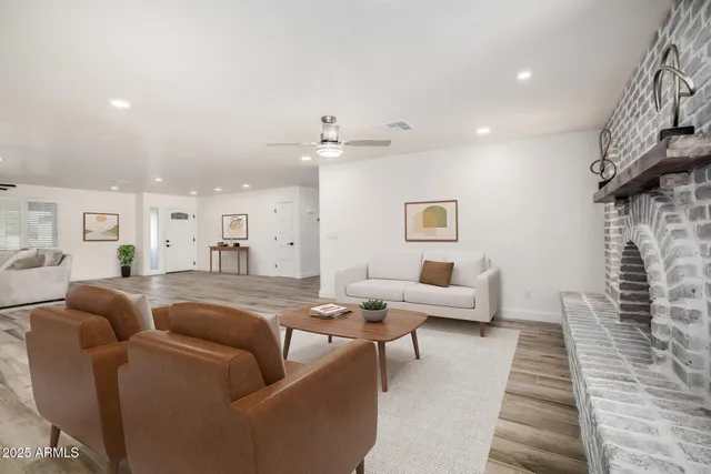 $1,150,000 | 2201 East Shea Boulevard, Phoenix, AZ 85028