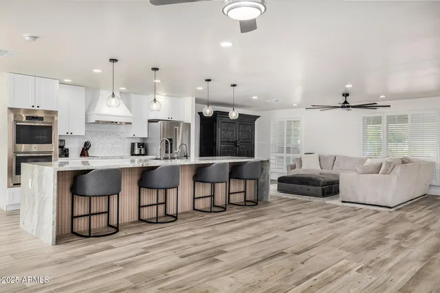 $1,150,000 | 2201 East Shea Boulevard, Phoenix, AZ 85028