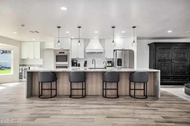 $1,150,000 | 2201 East Shea Boulevard, Phoenix, AZ 85028